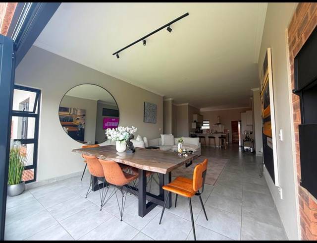 3 BEDROOM HOUSE FOR SALE IN SIX FOUNTAINS